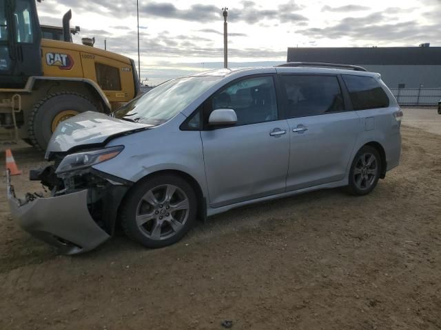 2019 Toyota Sienna SE