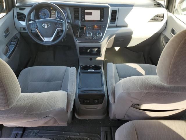 2018 Toyota Sienna LE