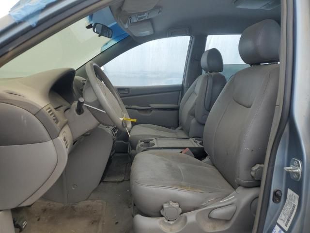 2004 Toyota Sienna CE