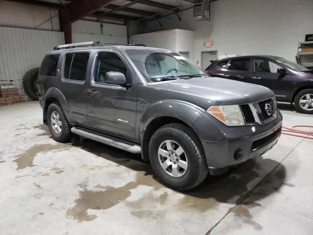 2005 Nissan Pathfinder LE