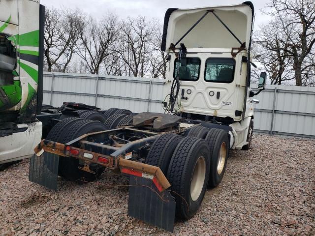 2018 Freightliner Cascadia 113