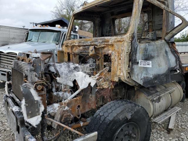 2004 Volvo VHD