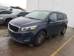 KIA Vehiculos salvage en venta: 2015 KIA Sedona LX