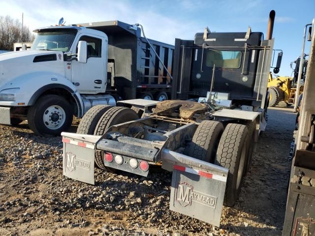 2013 Kenworth Construction T800