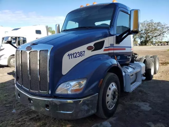 2017 Peterbilt 579