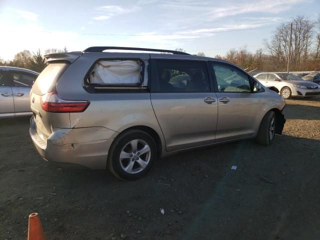 2017 Toyota Sienna LE