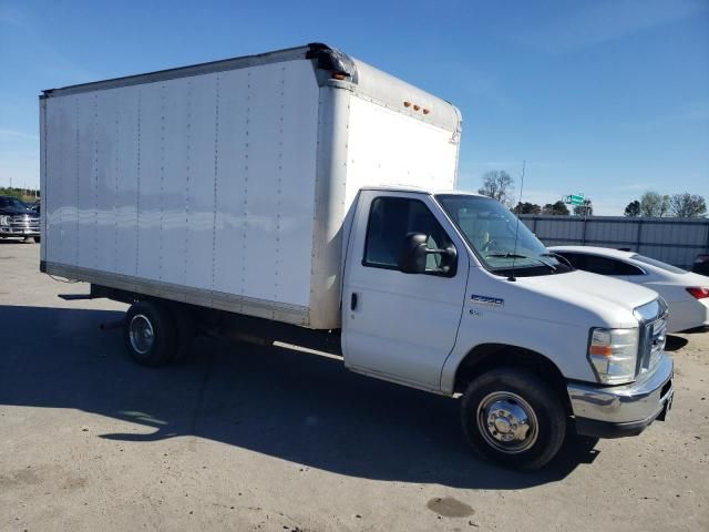 2013 Ford Econoline E350 Super Duty Cutaway Van