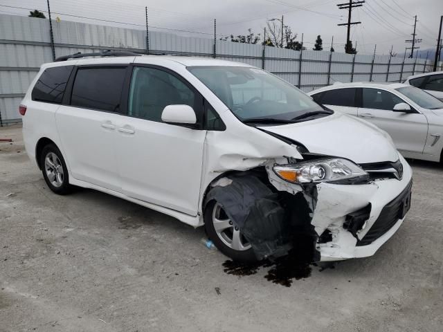 2018 Toyota Sienna LE