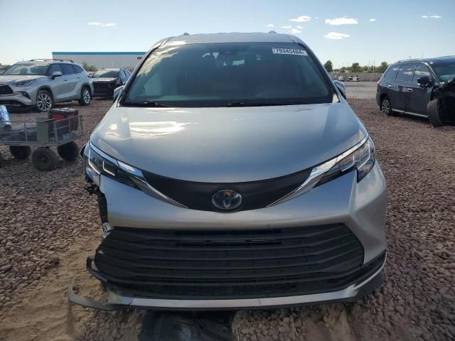 2021 Toyota Sienna LE