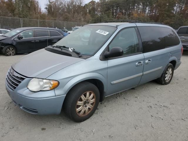 2005 Chrysler Town & Country Touring