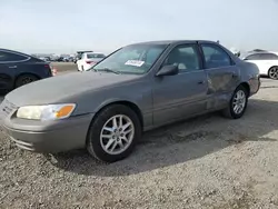 Carros salvage sin ofertas aún a la venta en subasta: 2000 Toyota Camry LE