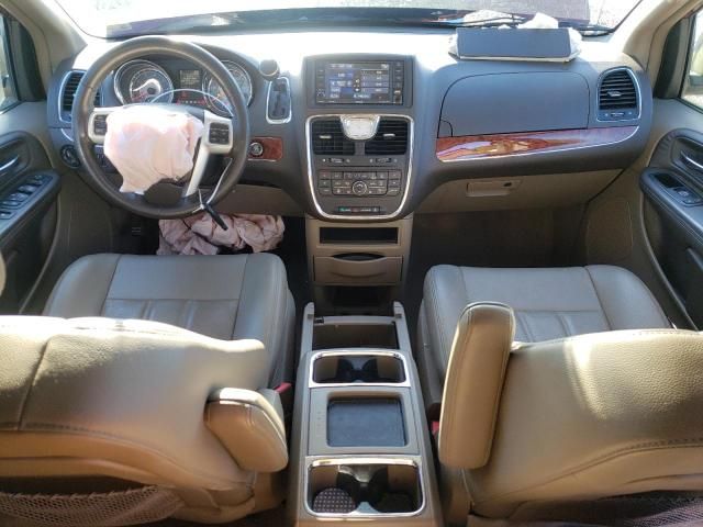 2014 Chrysler Town & Country Touring L