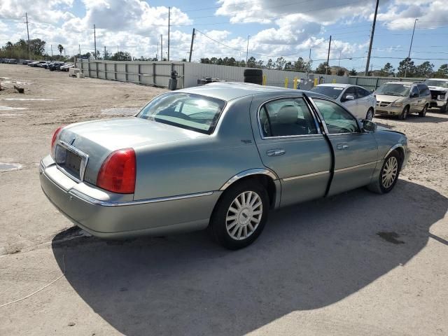 2005 Lincoln Town Car Signature Limited