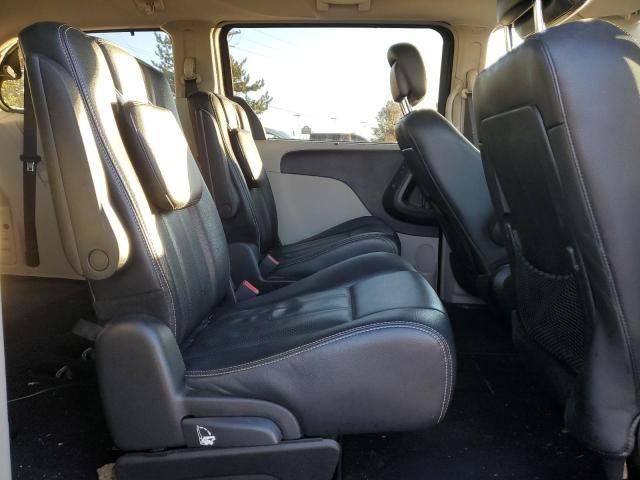 2014 Chrysler Town & Country Touring L