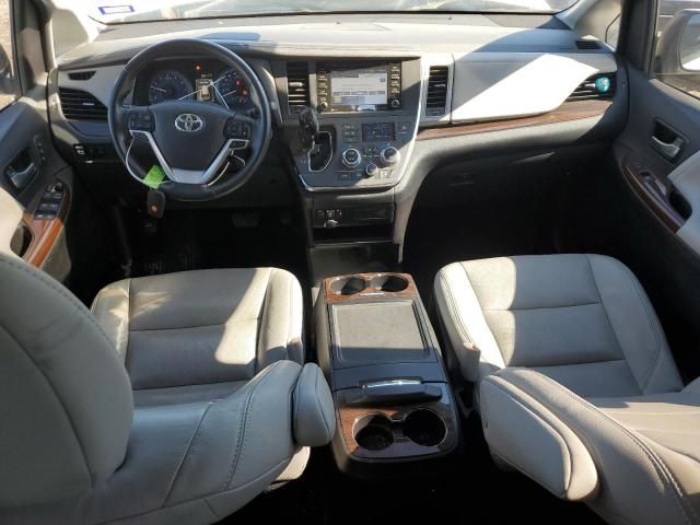 2018 Toyota Sienna XLE