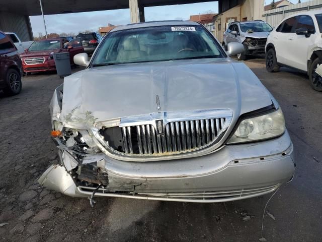 2005 Lincoln Town Car Signature Limited