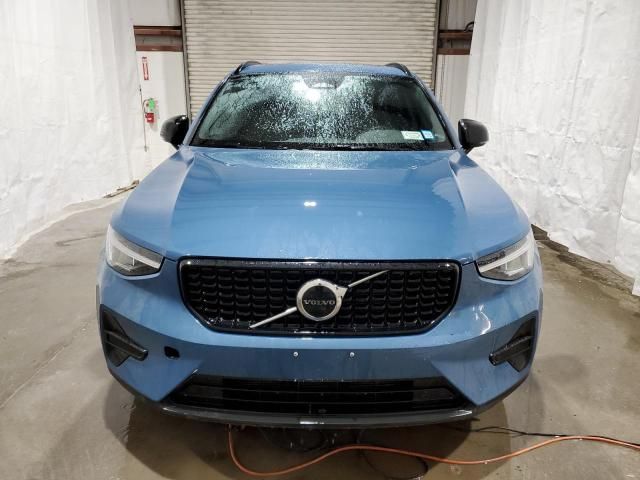 2024 Volvo XC40 Core