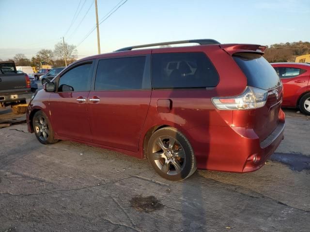 2015 Toyota Sienna Sport