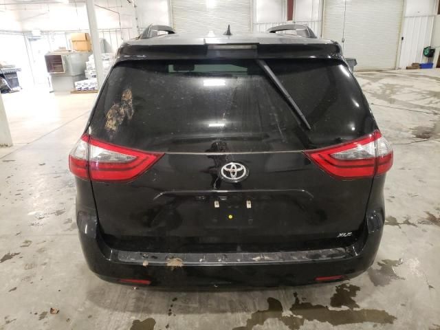 2020 Toyota Sienna XLE