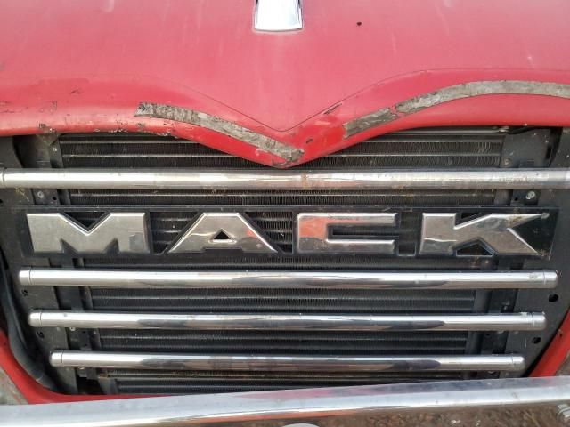 2005 Mack 700 CV700