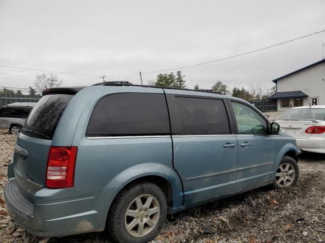 2010 Chrysler Town & Country LX