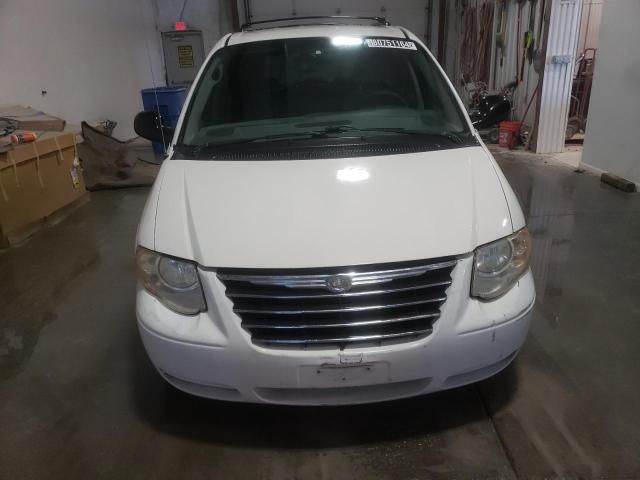 2006 Chrysler Town & Country LX