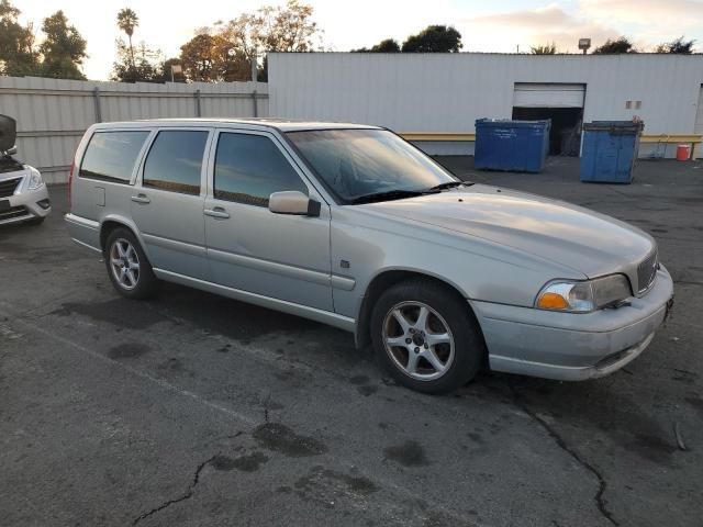 2000 Volvo V70 Base