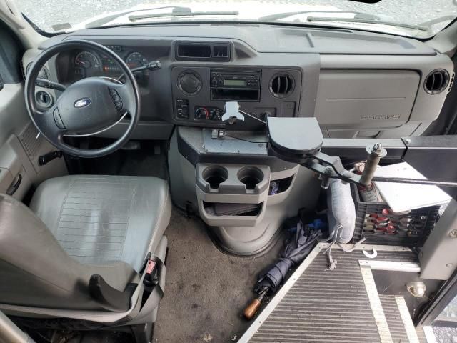 2009 Ford Econoline E350 Super Duty Cutaway Van