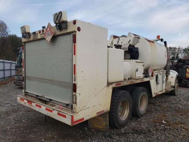 2015 Peterbilt 348