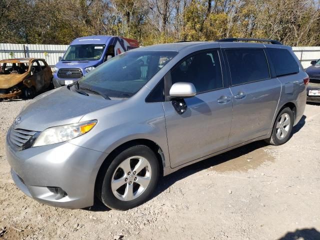 2017 Toyota Sienna LE