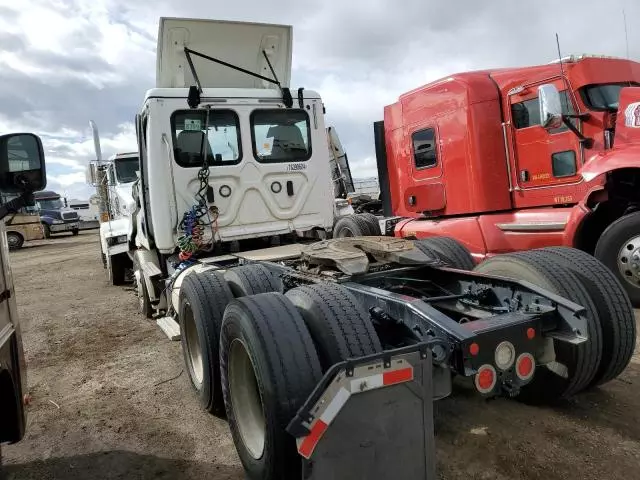 2019 Freightliner Cascadia 126