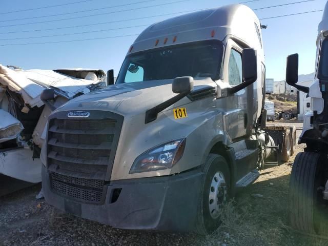 2019 Freightliner Cascadia 126