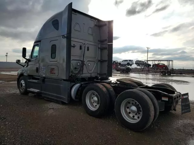 2019 Freightliner Cascadia 126