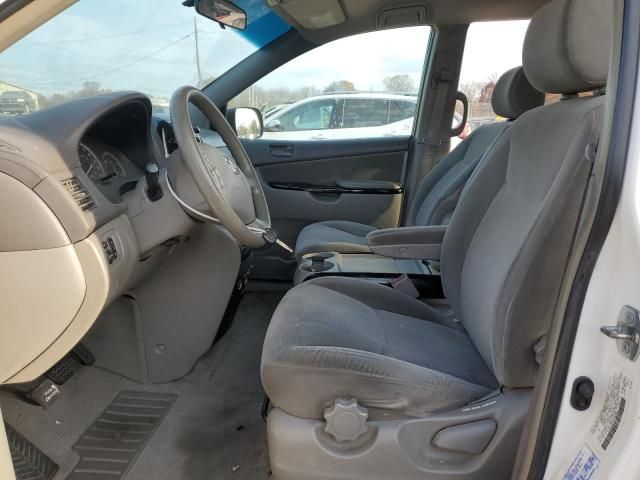 2004 Toyota Sienna CE