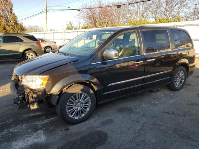 2014 Chrysler Town & Country Touring L