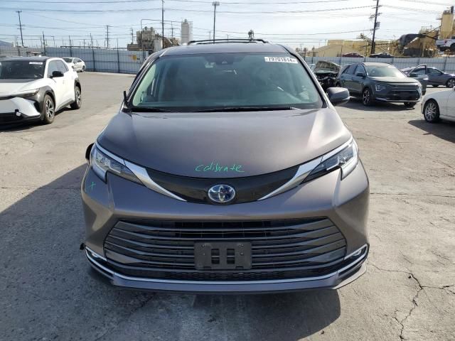 2022 Toyota Sienna Limited