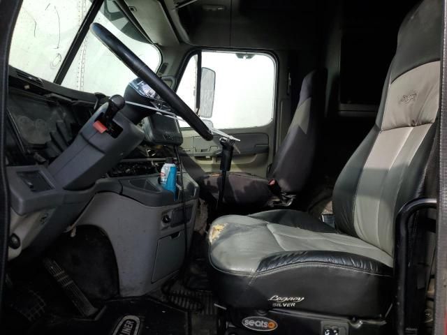 2005 Freightliner Conventional Columbia