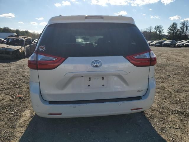 2016 Toyota Sienna XLE