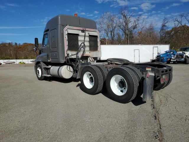 2017 Freightliner Cascadia 113