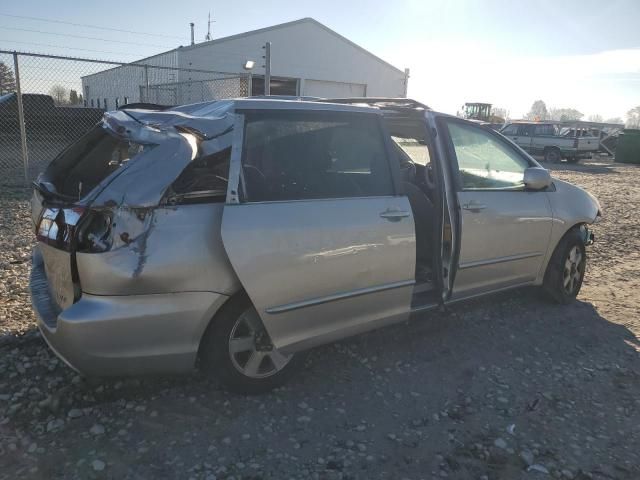 2005 Toyota Sienna XLE