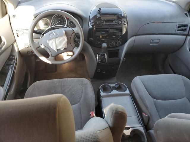 2005 Toyota Sienna LE