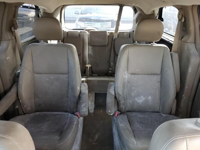 2012 Volkswagen Routan SE