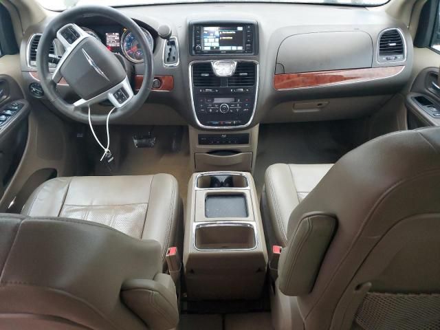 2013 Chrysler Town & Country Touring L