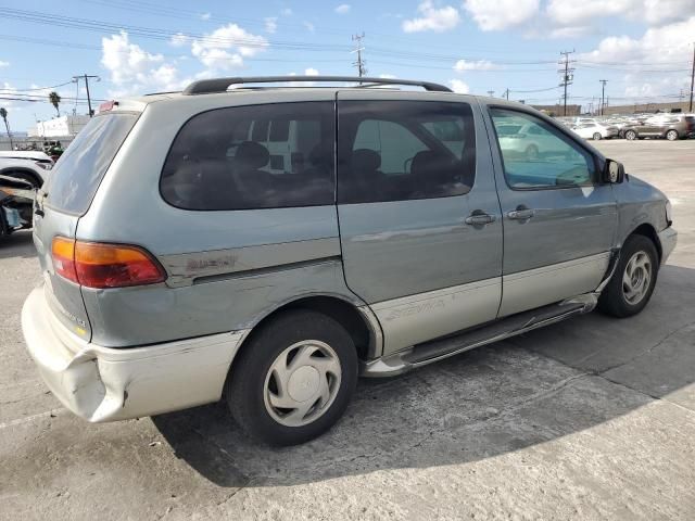 1999 Toyota Sienna LE