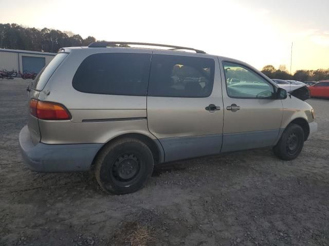 2000 Toyota Sienna LE