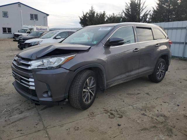 2017 Toyota Highlander SE