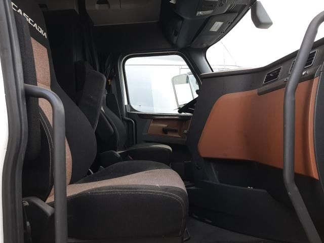 2019 Freightliner Cascadia 126