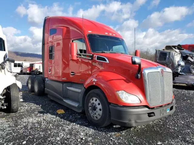 2016 Kenworth Construction T680