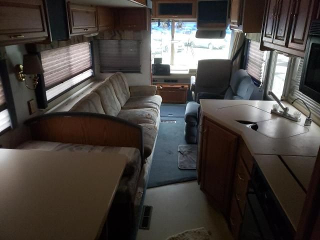 1999 Winnebago 1999 Freightliner Chassis X Line Motor Home