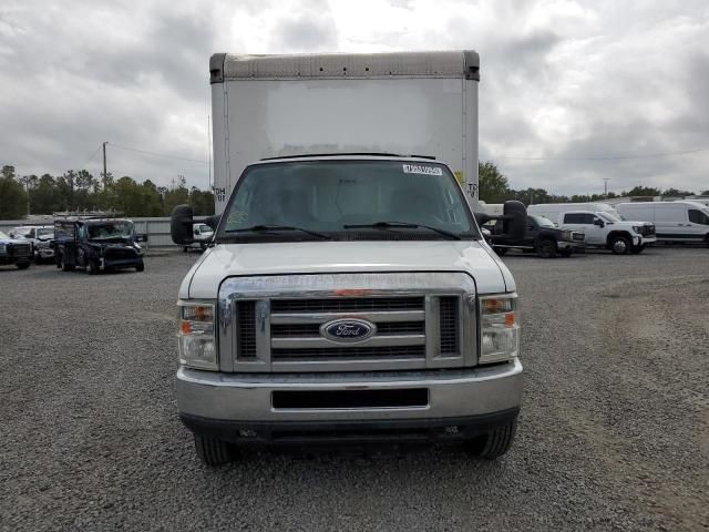 2015 Ford Econoline E350 Super Duty Cutaway Van